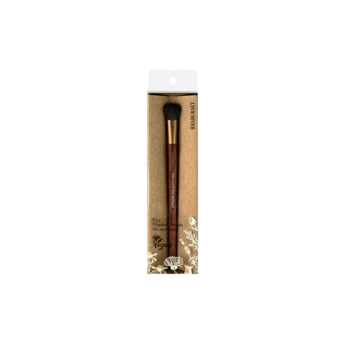 Too Cool For School Artist Vegan Eye Shadow Brush | La Cosmetique