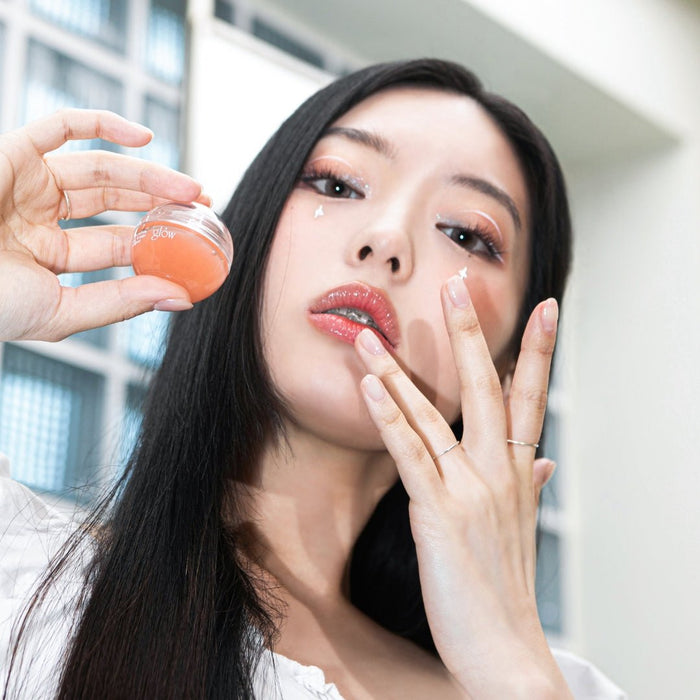 GLOW Peach Peptide Repair Lip Balm 8g | La Cosmetique