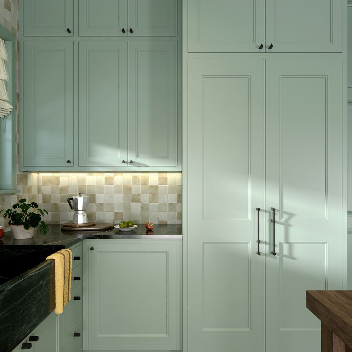 Profile Triangle Pull – Blackened Bronze